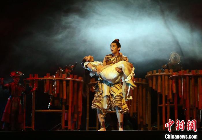 圖為《花腰竹女》演出劇照?！↑S興鴻 攝