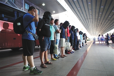 團(tuán)伙“賣考試答案”騙款近200萬 技術(shù)公司成幫兇 團(tuán)伙“賣考試答案”騙款近200萬 技術(shù)公司成幫兇