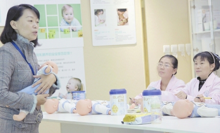 80后大學(xué)老師“煉”成月嫂 身價(jià)3萬(wàn)