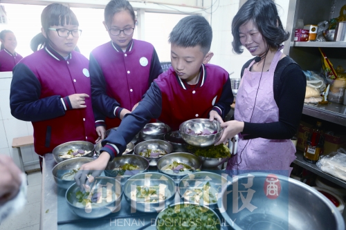 鄭州一中學(xué)開設(shè)“燴面課” 學(xué)生“逼迫”老師拖堂