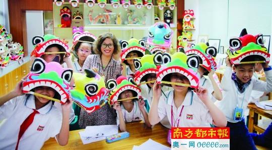傳承傳統(tǒng)文化 80后女教師把“扎獅頭”帶進小學
