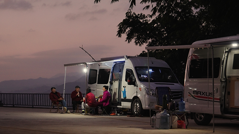 【3】曼海村房車(chē)營(yíng)地。陶思源-攝