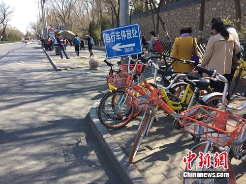 共享單車越來(lái)越多,出現(xiàn)在大街小巷。<a target='_blank' _fcksavedurl='http://www.chinanews.com/' ></table>中新網(wǎng)</a> 吳濤 攝
