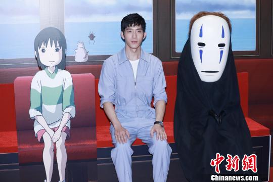 井柏然此番在《千與千尋》中為“白龍”角色配音?！】涤裾?攝