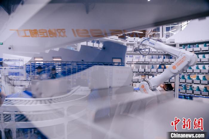 最快一個多小時，“私人訂制”的鞋子就能完成生產(chǎn)。　李南軒 攝