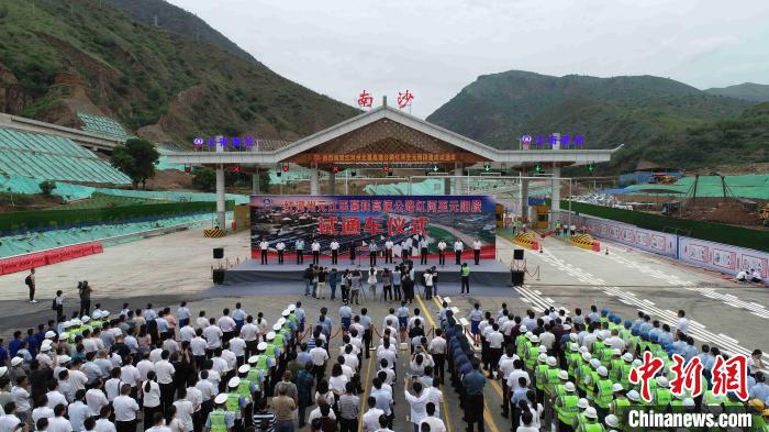 世界遺產(chǎn)哈尼梯田試通高速公路預(yù)計(jì)年底連通中越邊境